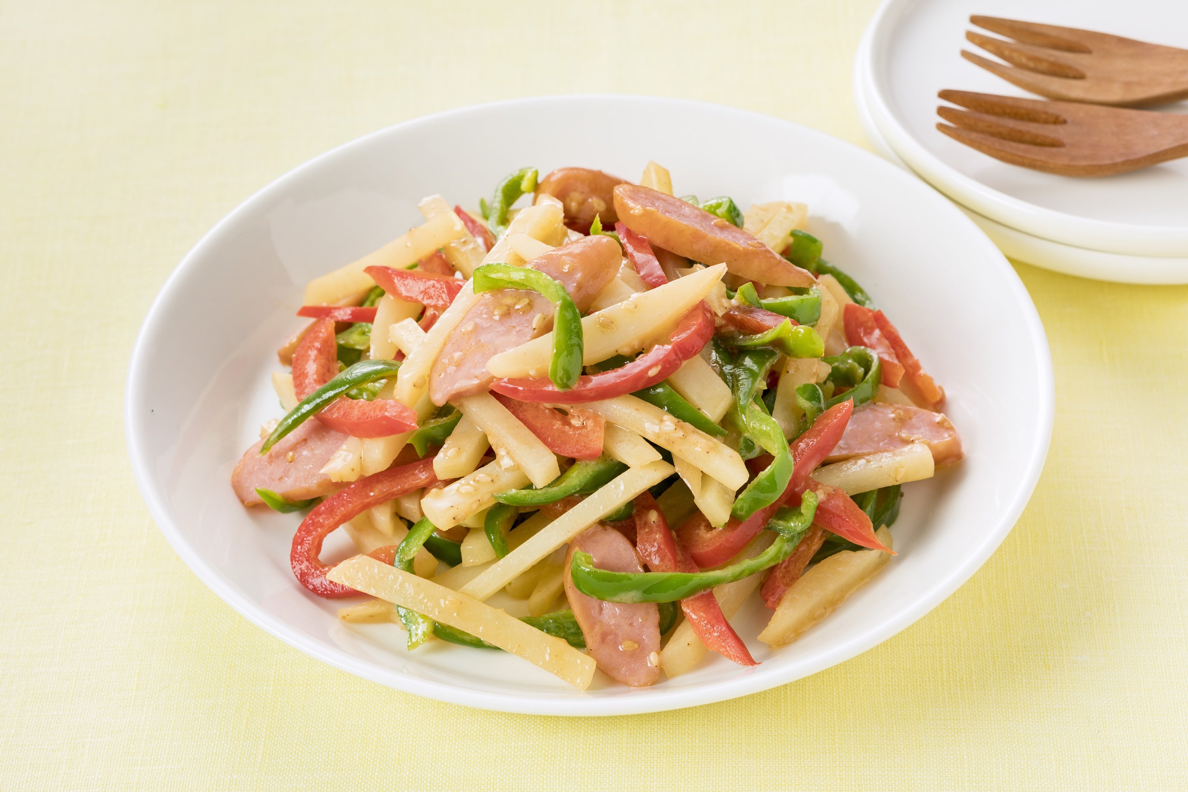 調理例：「ピーマンとパプリカとウインナーの深ごまチャオ」