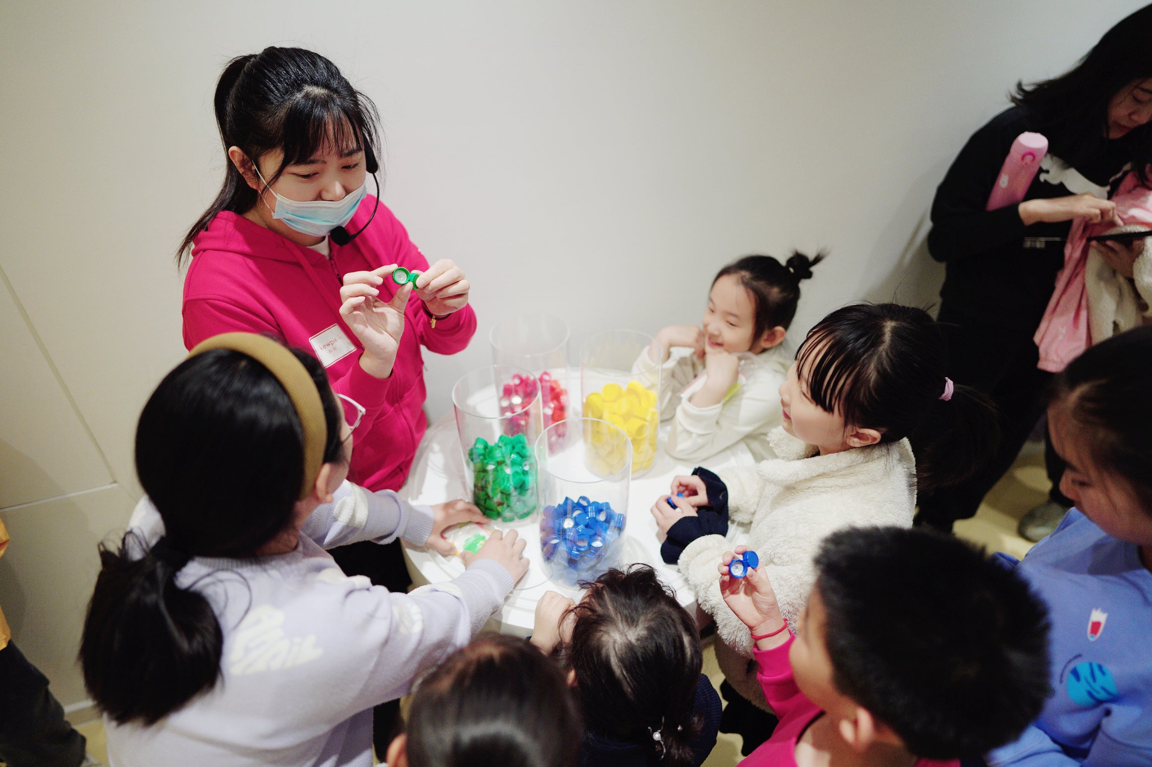 工場見学の様子（北京丘比）