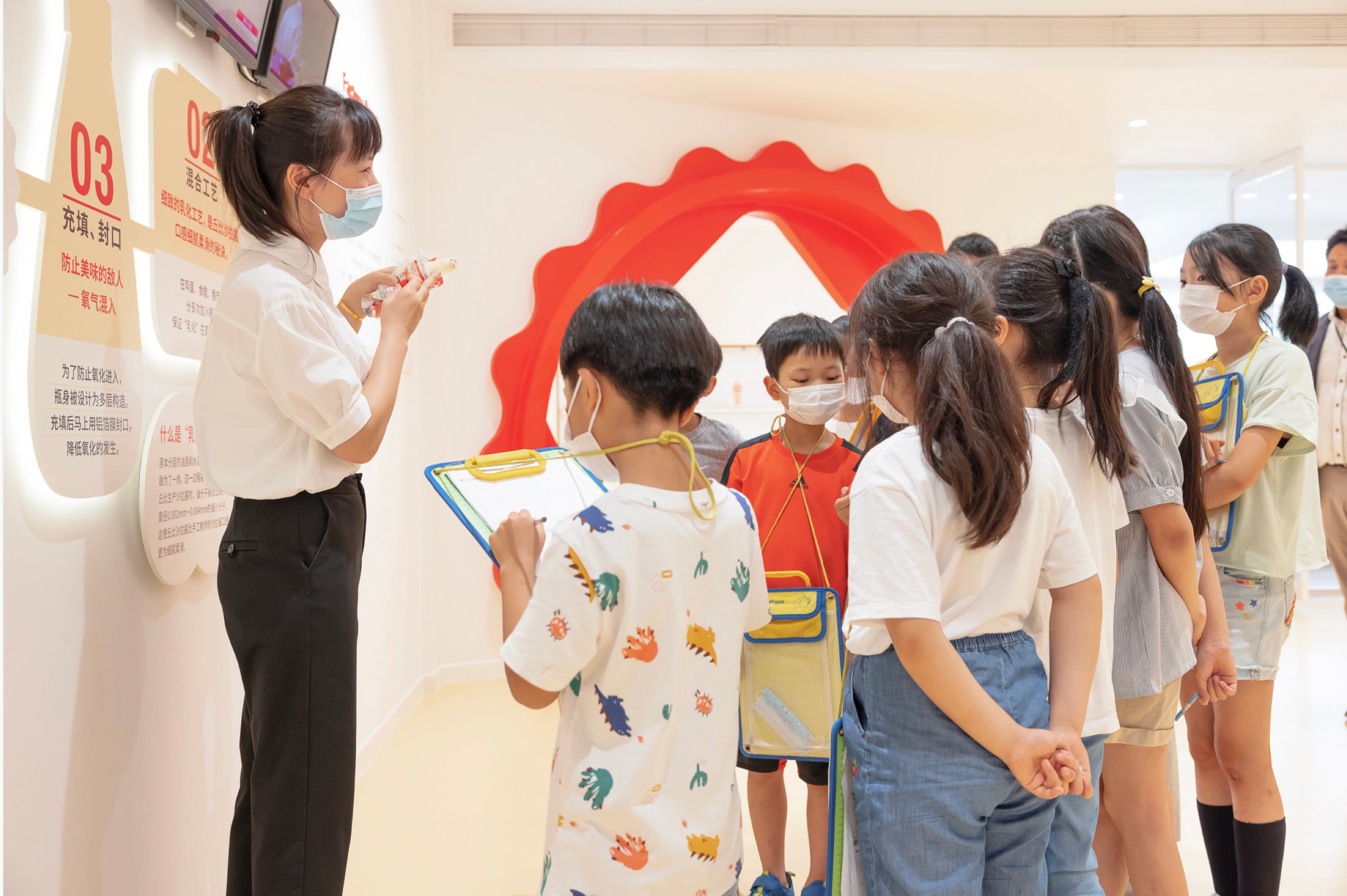 工場見学の様子（杭州丘比）