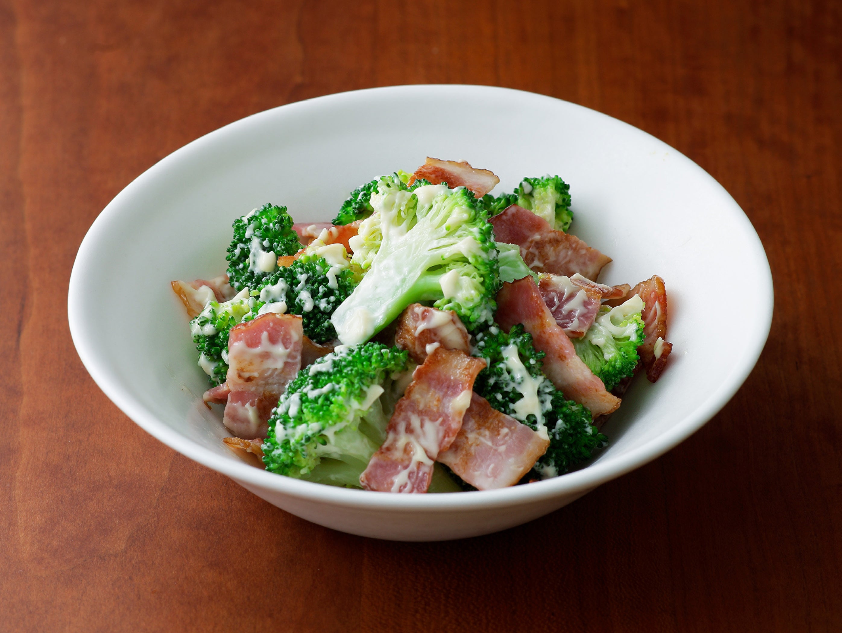 ブロッコリーとベーコンの燻製マヨサラダ