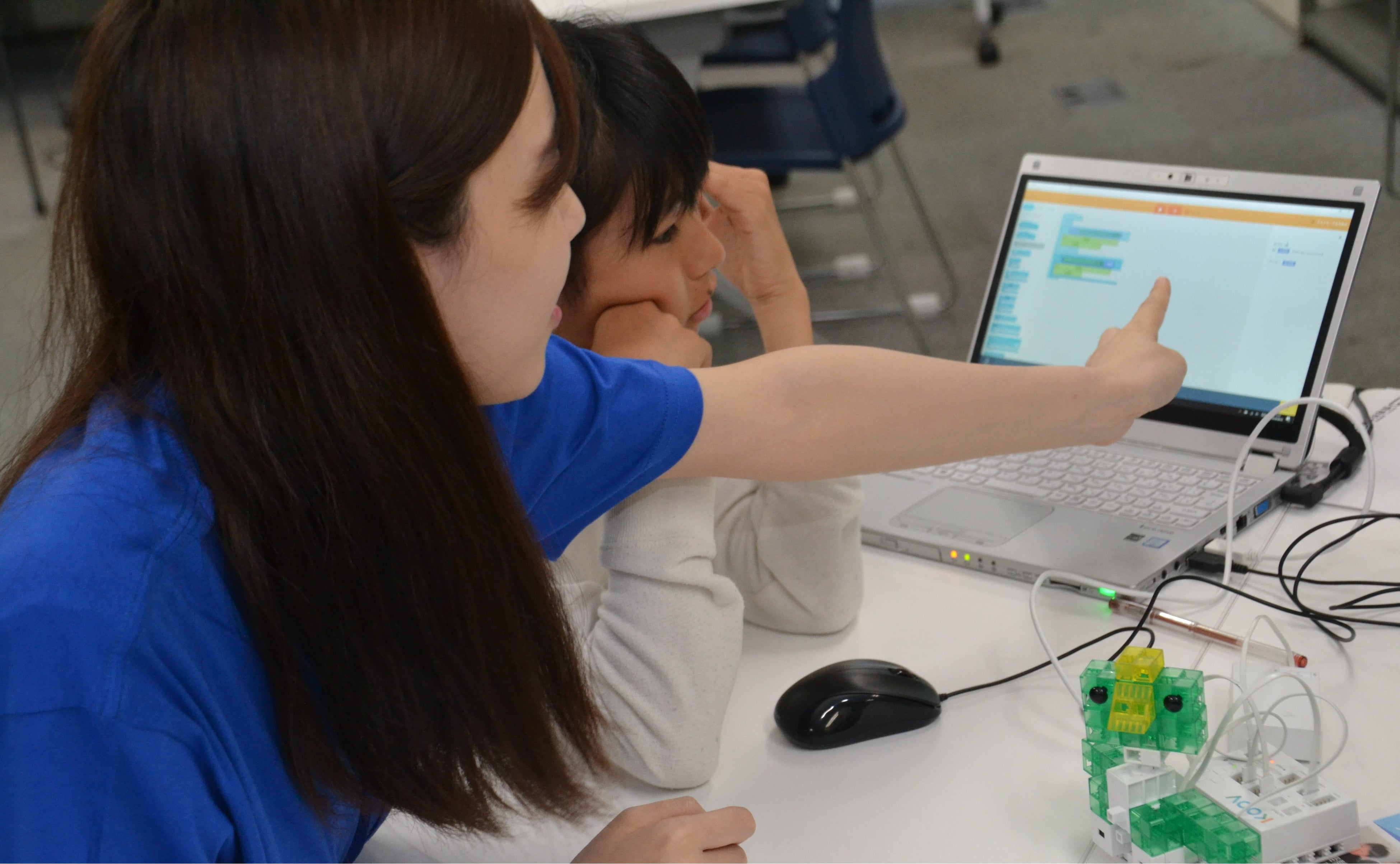 以前実施した、プログラミング教室の様子　