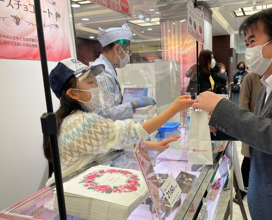 昨年の小学生による販売の様子