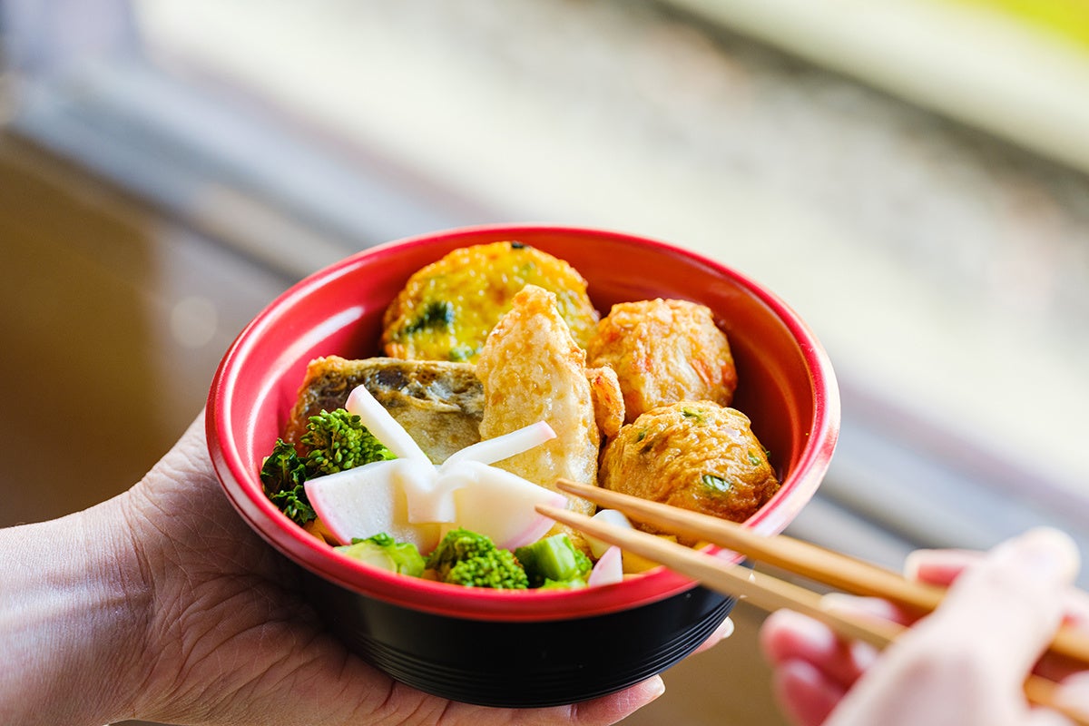 桜の葉香る旬野菜とお魚のすず天丼
