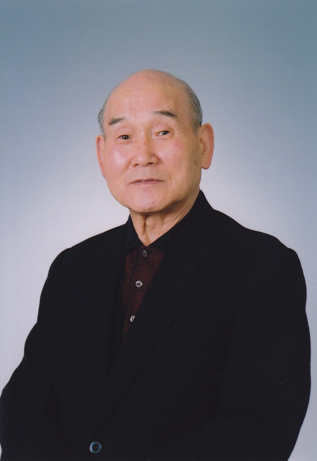 井上萬二氏