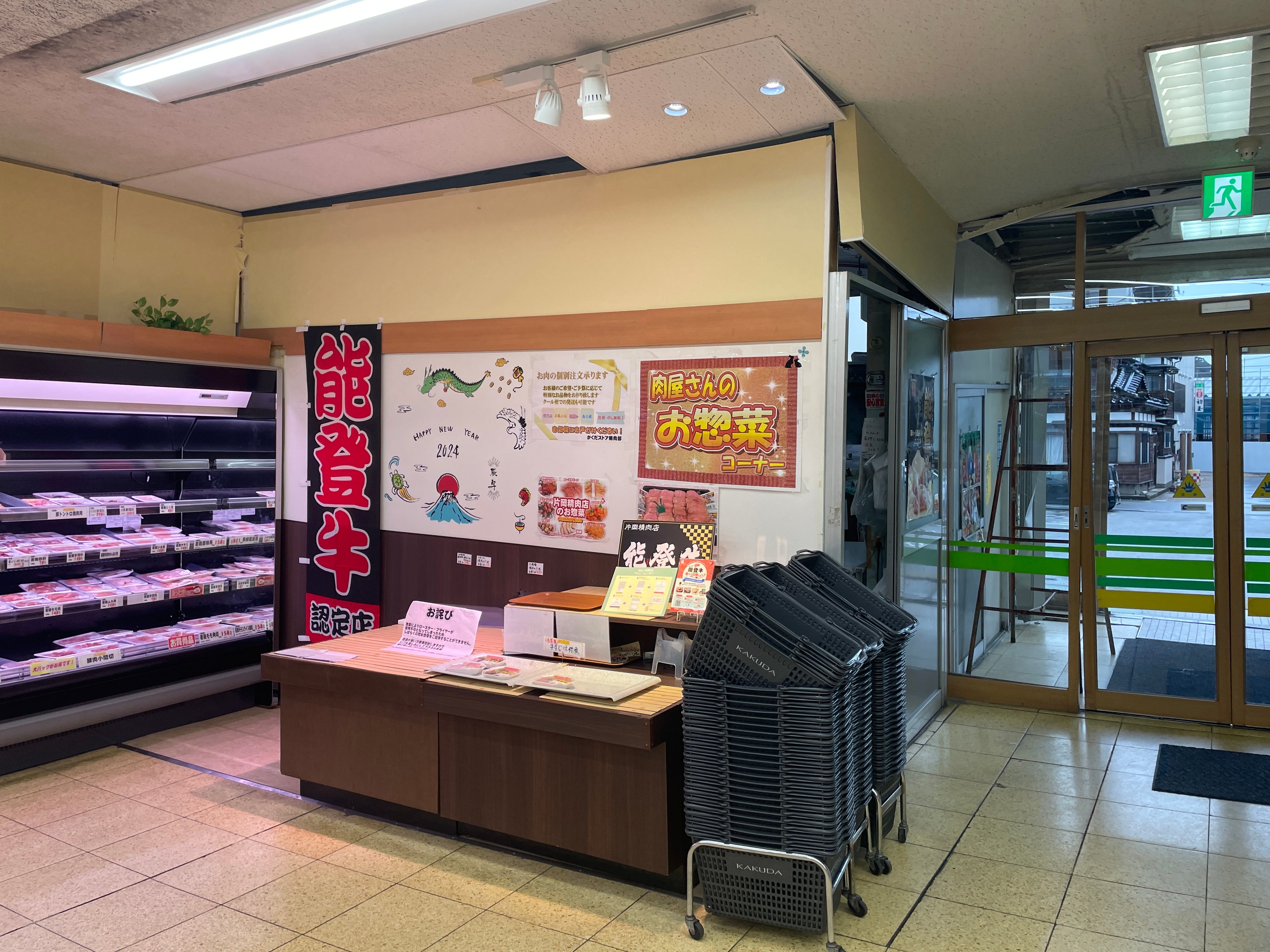 床の沈下により天井との間にできた隙間