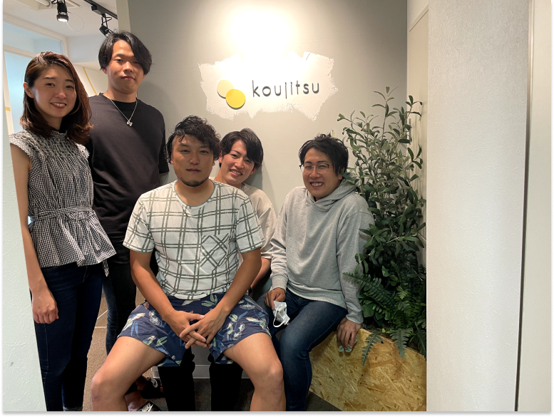 ▲新オフィスでの1枚。弊社は服装自由です。