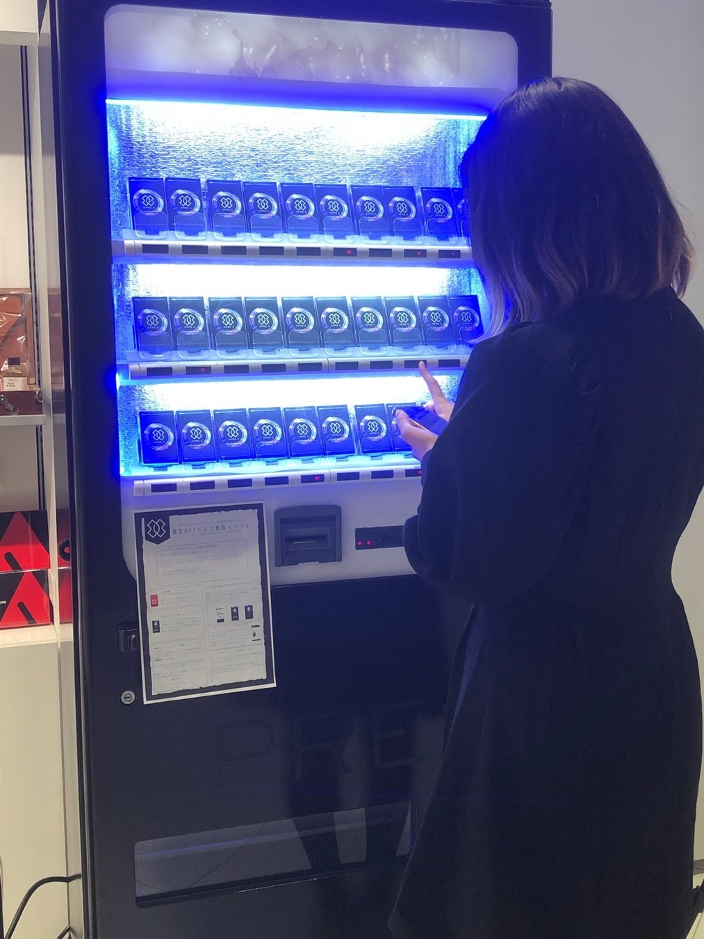 サイバーパンク風NFT自販機にしています