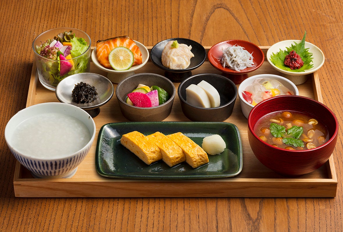 蕎麦屋のだし巻き玉子と湘南食材の豆皿7皿の朝ごはん