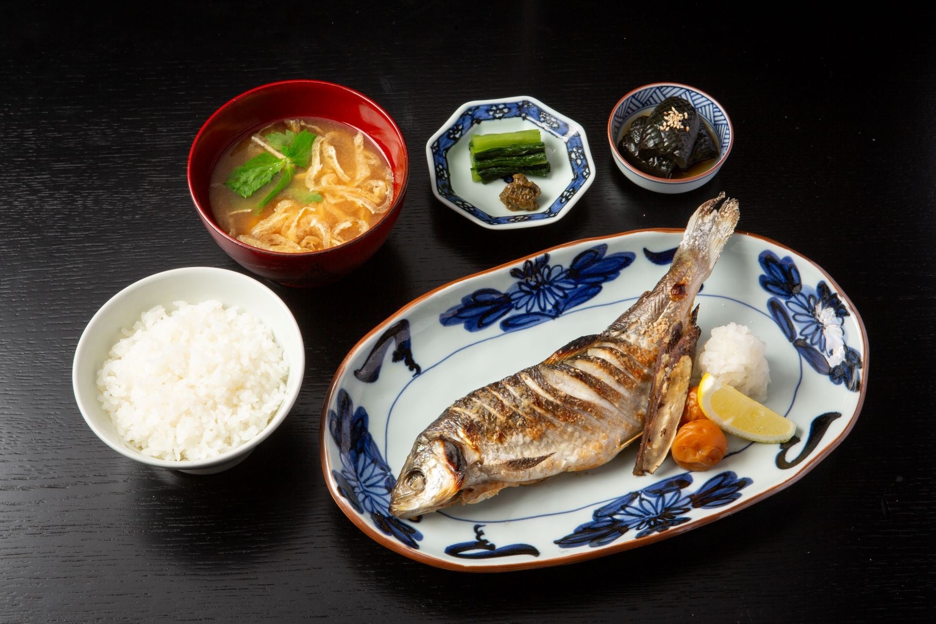 シナノユキマスの石窯塩焼き