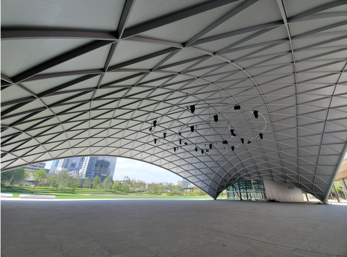 新しい梅田のランドマーク うめきた公園のシンボル大屋根
