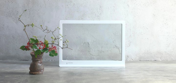 節電効果が高い、国産インテリア暖房器具が登場! 2枚の特殊な透明 節電効果が高い、国産インテリア暖房器具が登場! 2枚の特殊な透明