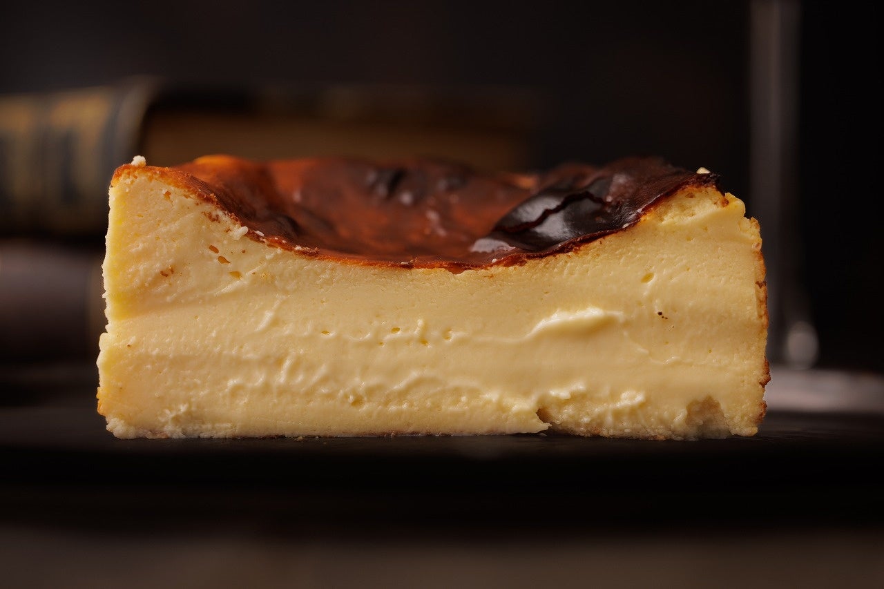 濃厚な旨味がぎっしり詰まった熟成バスクチーズケーキ