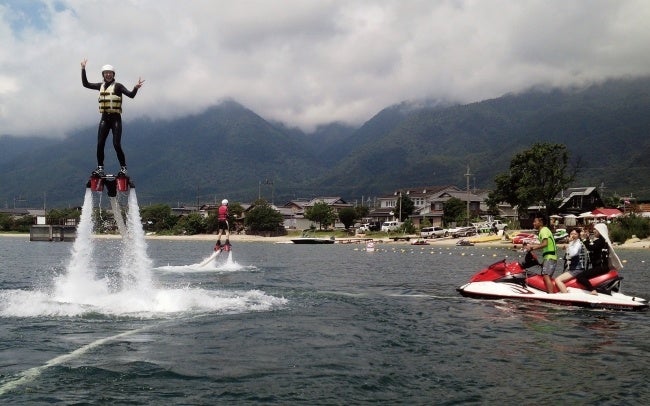 水圧で空も飛べるフライボード！