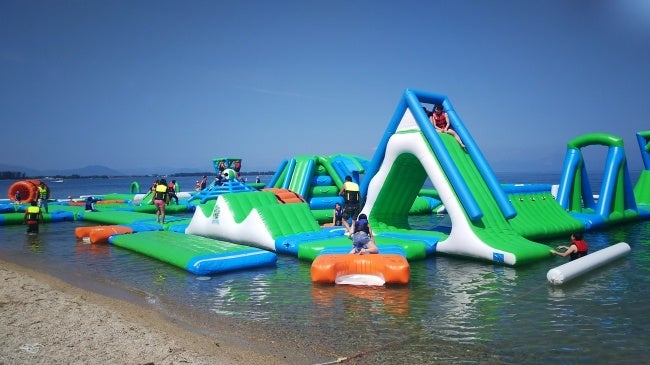 水上アスレチック！