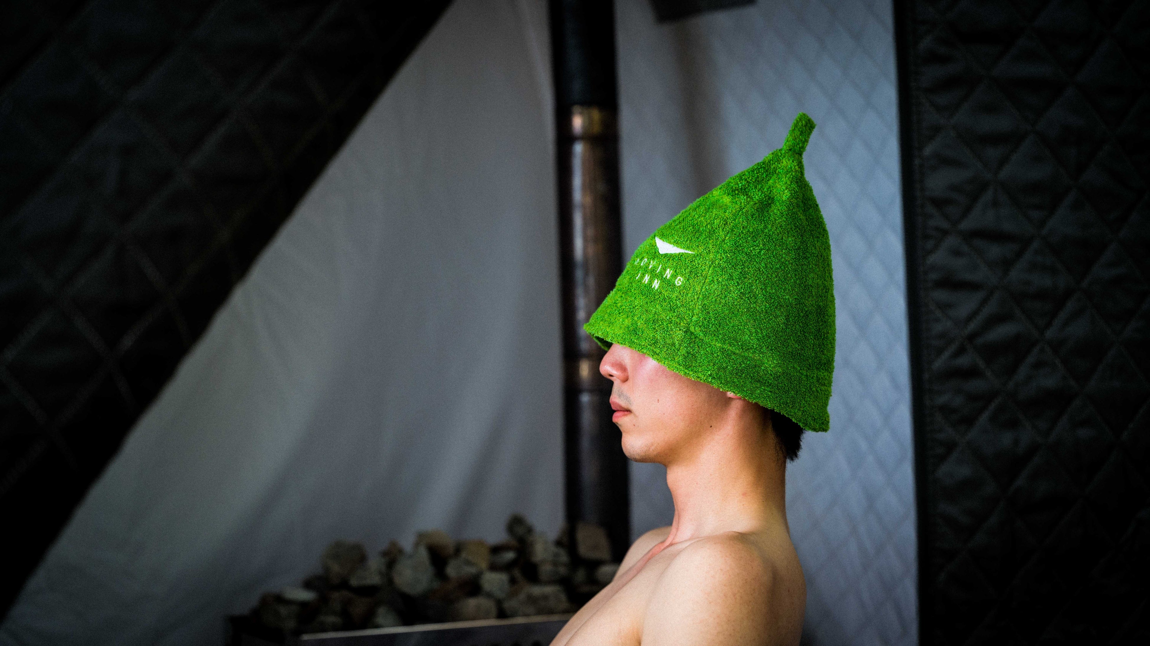 貸し出しするテントサウナ内でととのう