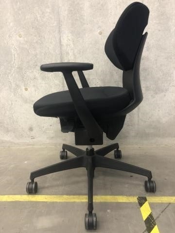 ③ コクヨ製 イング（ing）チェア