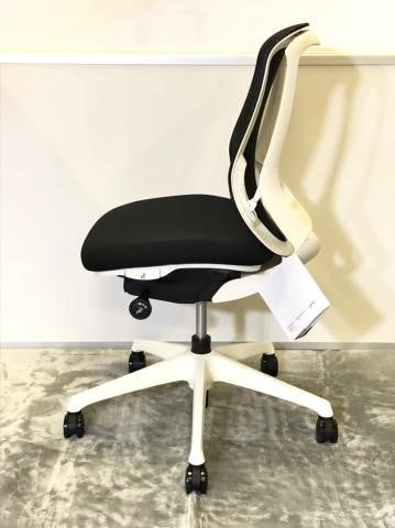 オカムラ製　シルフィーチェア