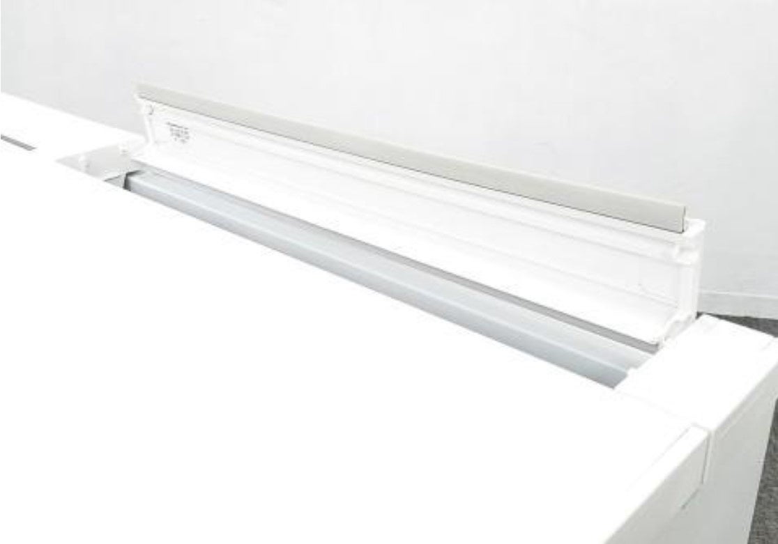 大きな開口で、楽に配線しやすいコードダクト