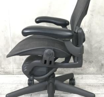 特別販売予告】ハーマンミラー社製・高級チェアの原点「アーロン」、5