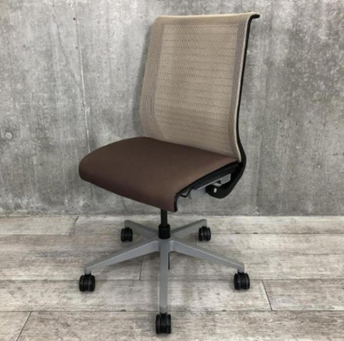 4年ぶりの新規大型入荷】Steelcase「Think(シンクチェア)」 1,600脚 4年ぶりの新規大型入荷】Steelcase「Think(シンクチェア)」 1,600脚