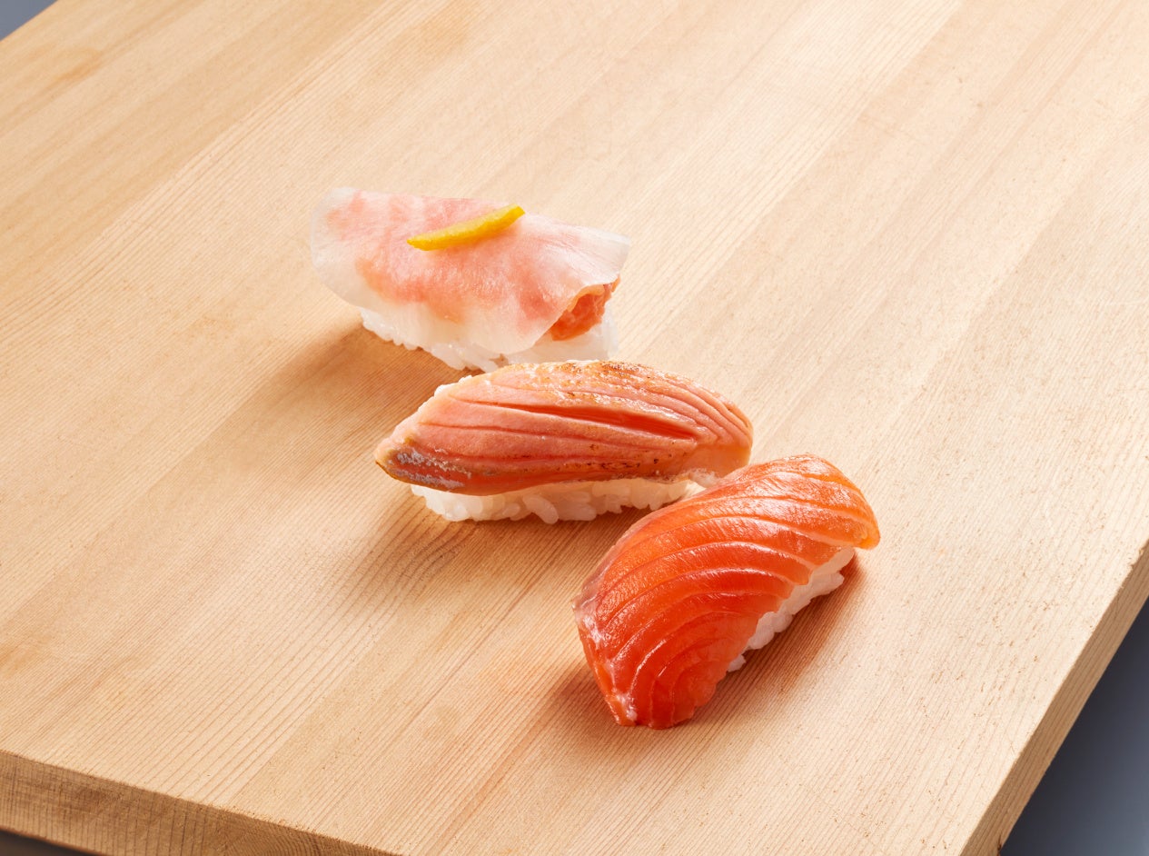 サーモンづくし３貫(430円 税込473円)