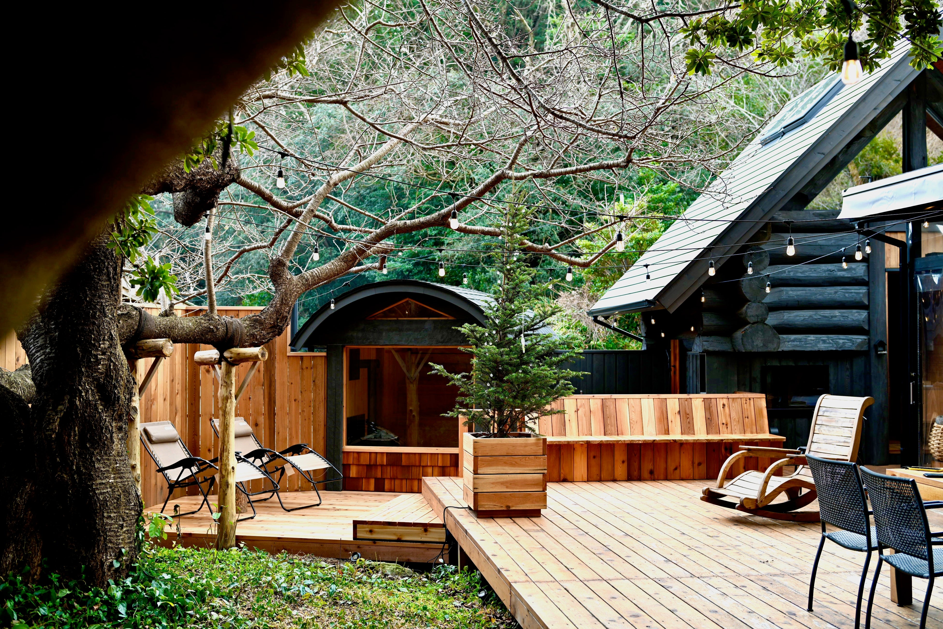 The TReeのデッキ　広々したデッキももちろん貸切です