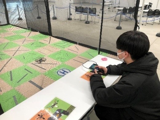 【ドローン操縦体験の様子】