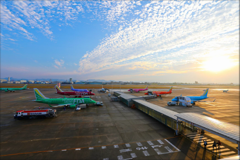 部門優秀賞（E）「さあ、何色の街に飛んでいこうか！」 （撮影者：塚原裕之様）