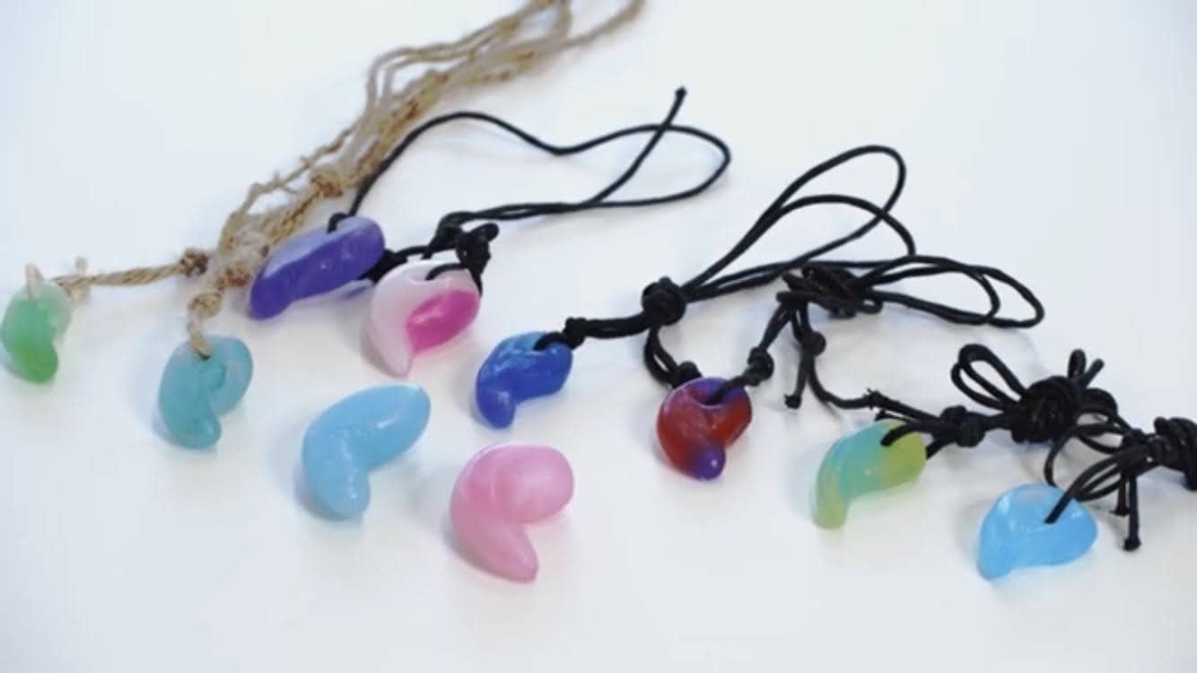カラフル勾玉