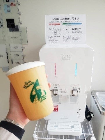 オリジナルデザインロゴの 森のタンブラーとウォーターサーバー