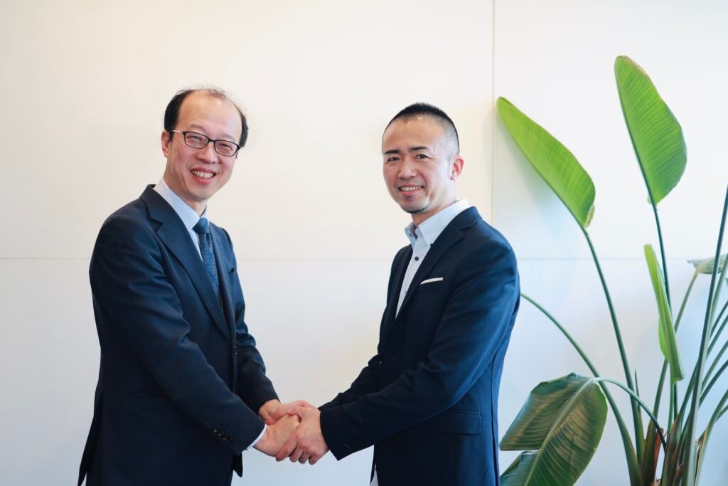 左からネットスターズ 代表取締役社長 李 剛、エボラニ 代表取締役 宋 瑜