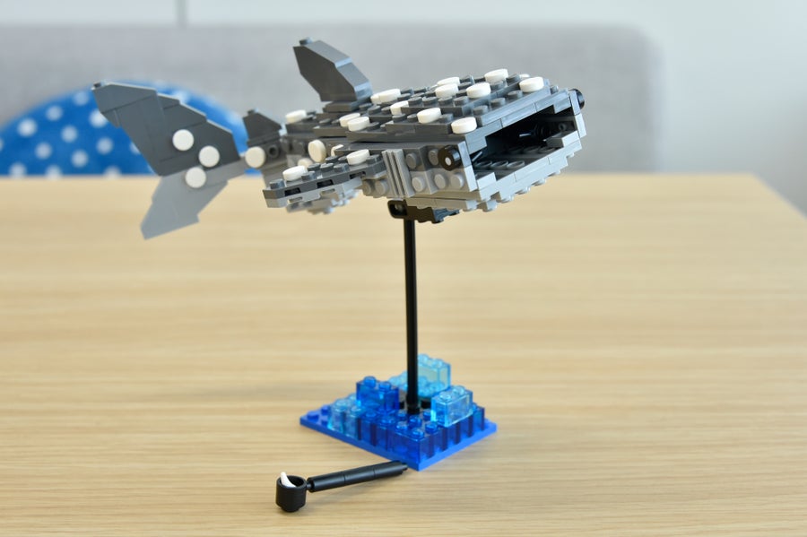 レゴブロックで作られたジンベエザメ（海遊館コラボスクール作品）