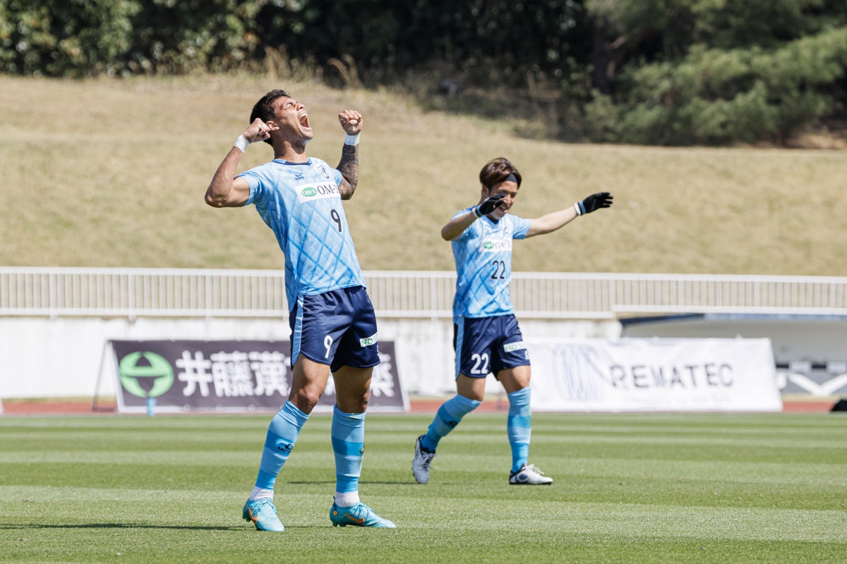 得点をあげて雄叫びをあげるFWルイス・フェルナンド（Photo：宮西 範直）