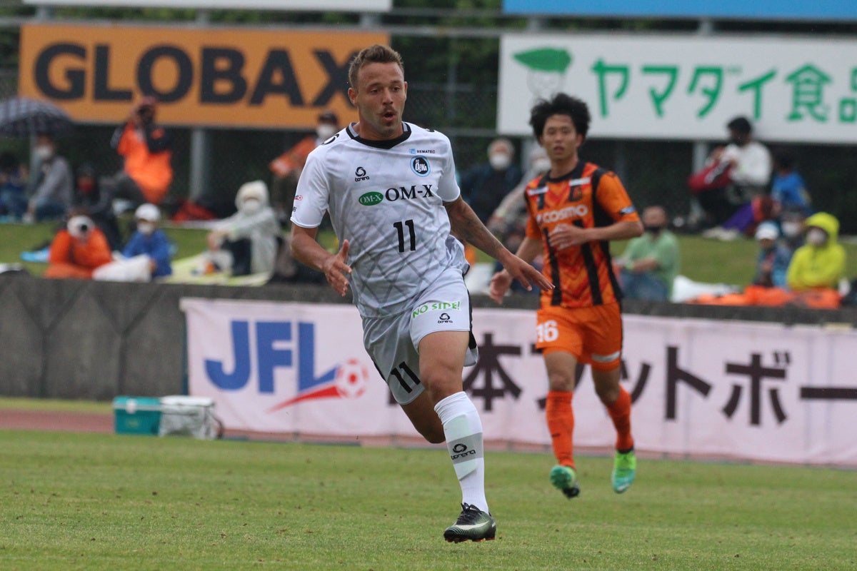 加入後初出場で鋭いシュートを放ったMFガブリエル・ピレス