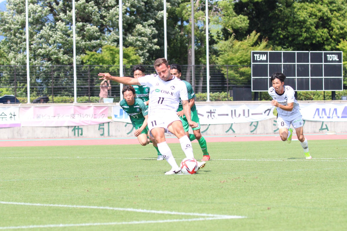 来日初得点を決めるPKを蹴るMFガブリエル・ピレス