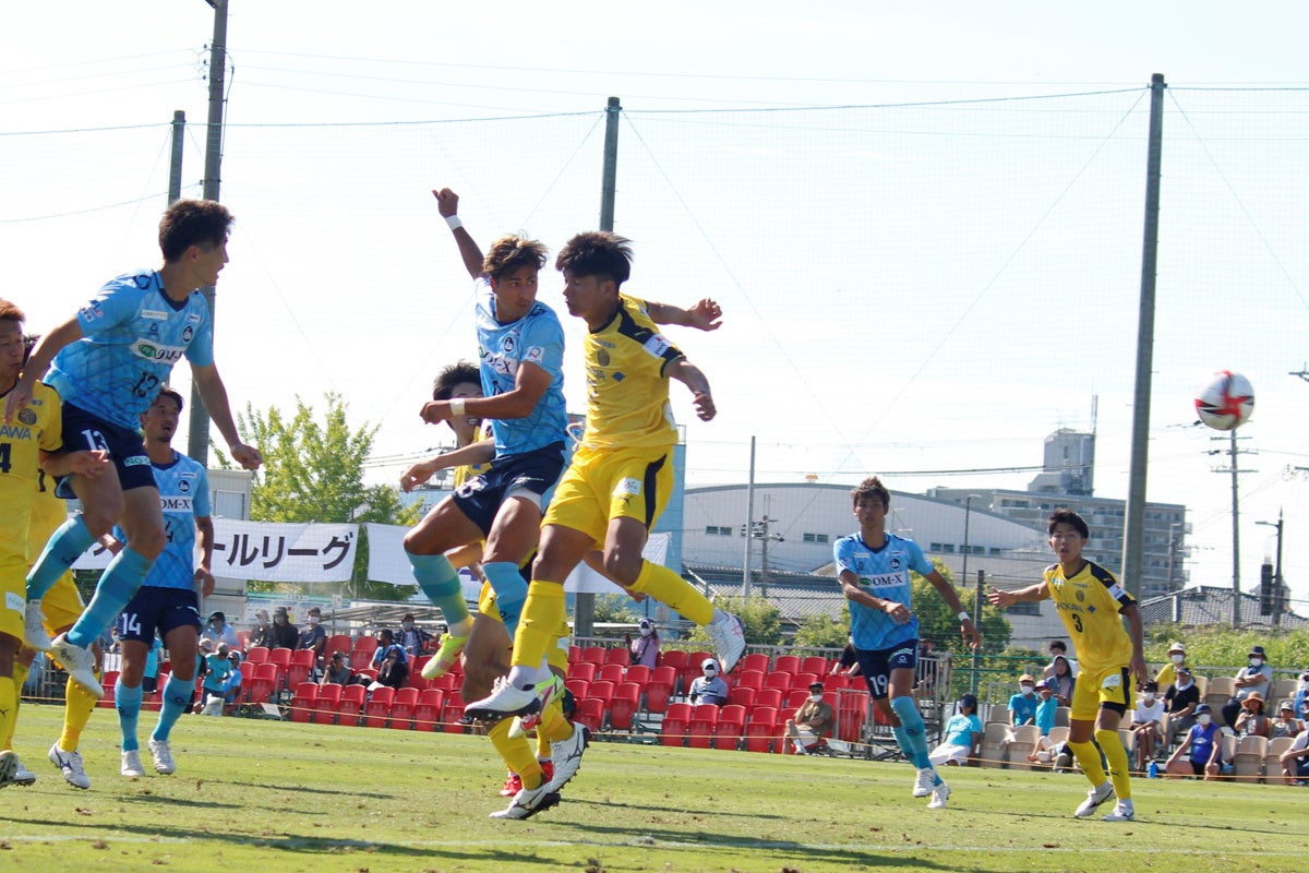 同点弾となるヘディングシュートを放つFWエフライン・リンタロウ