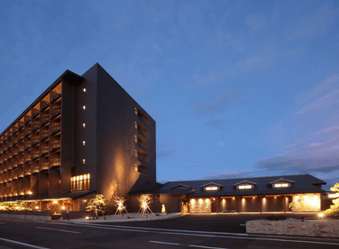 特賞　函館・湯の川温泉 ホテル万惣宿泊券 （1泊2食付／50,000円分）