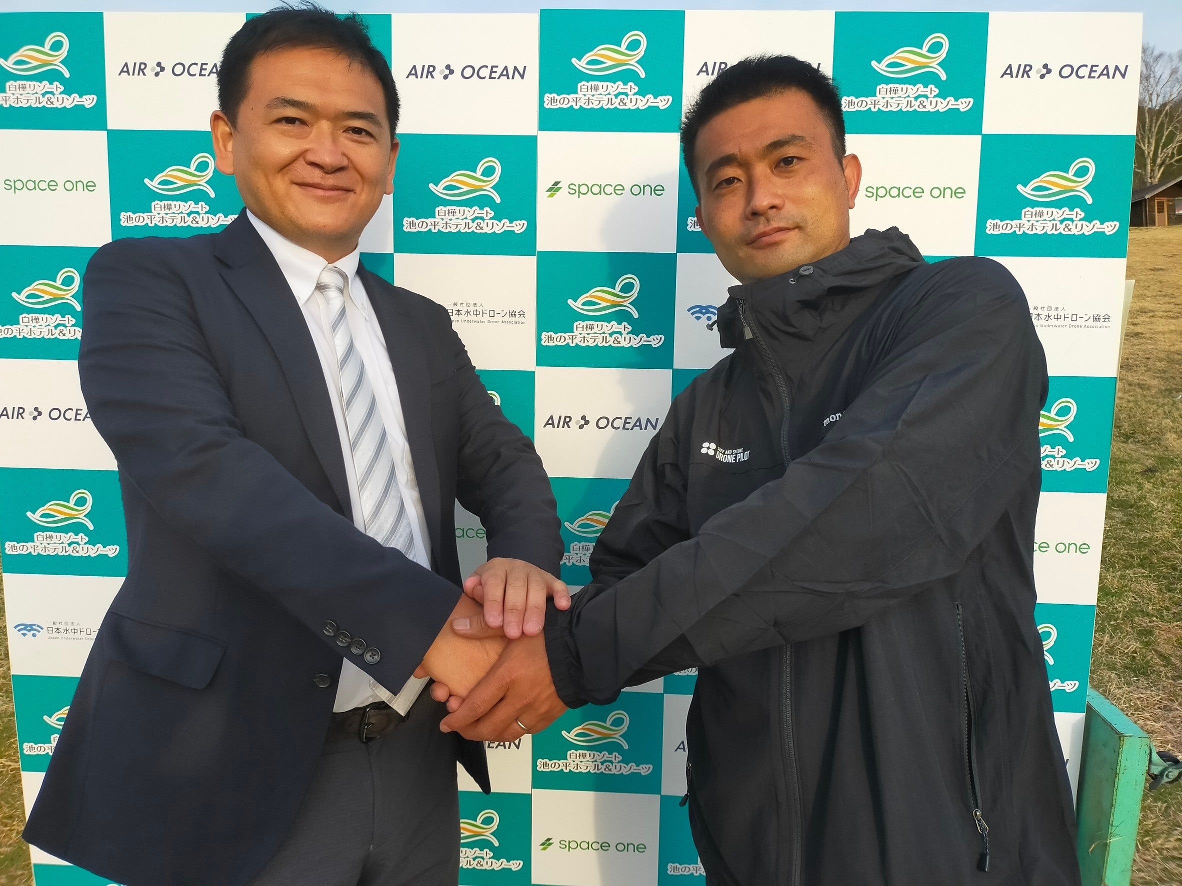 左）株式会社スペースワン 代表取締役 小林康宏　右）株式会社池の平ホテル&リゾーツ 代表取締役 矢島 義擴