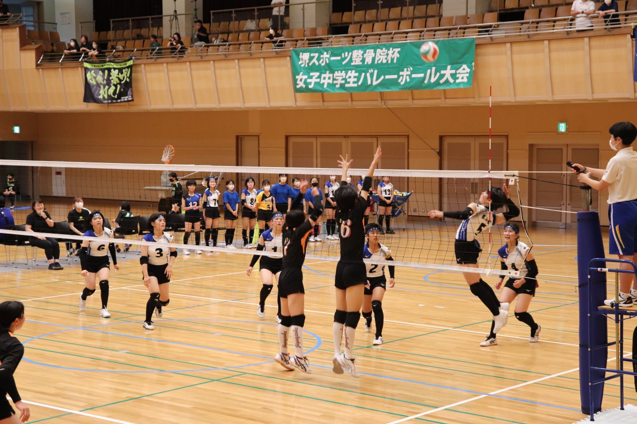 女子学生 スポーツ 画像