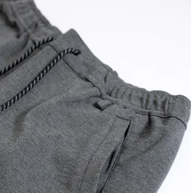 ウエストゴムで調整可能