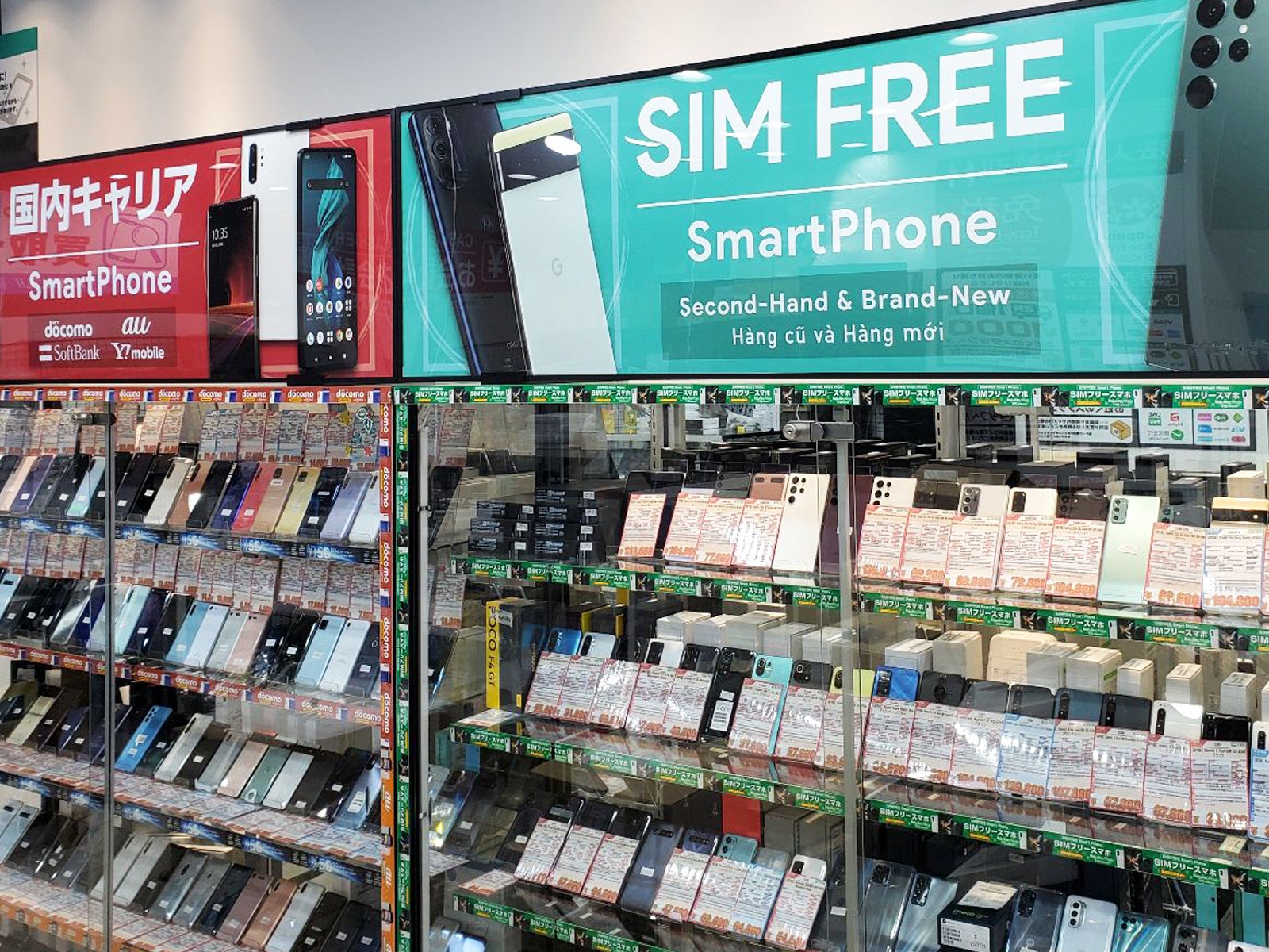 イオシスのもう一つの人気アイテムと言えばSIMフリースマホ！！海外スマホももちろん置いていますよ！！