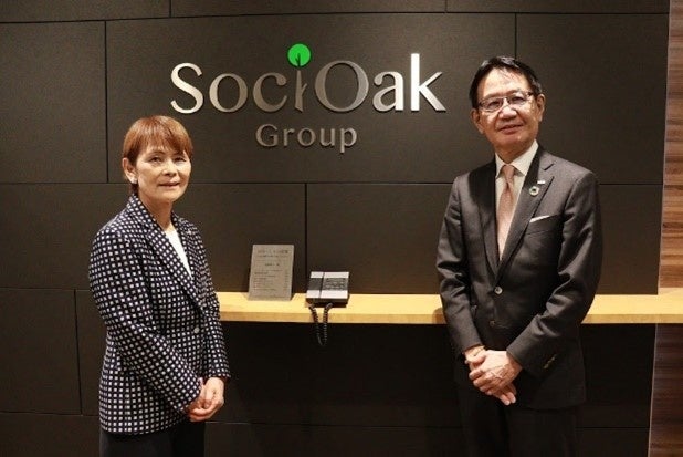 （左：公益財団法人日本ソフトボール協会　副会長　宇津木妙子） （右：ソシオークグループ　代表　大隈 太嘉志）