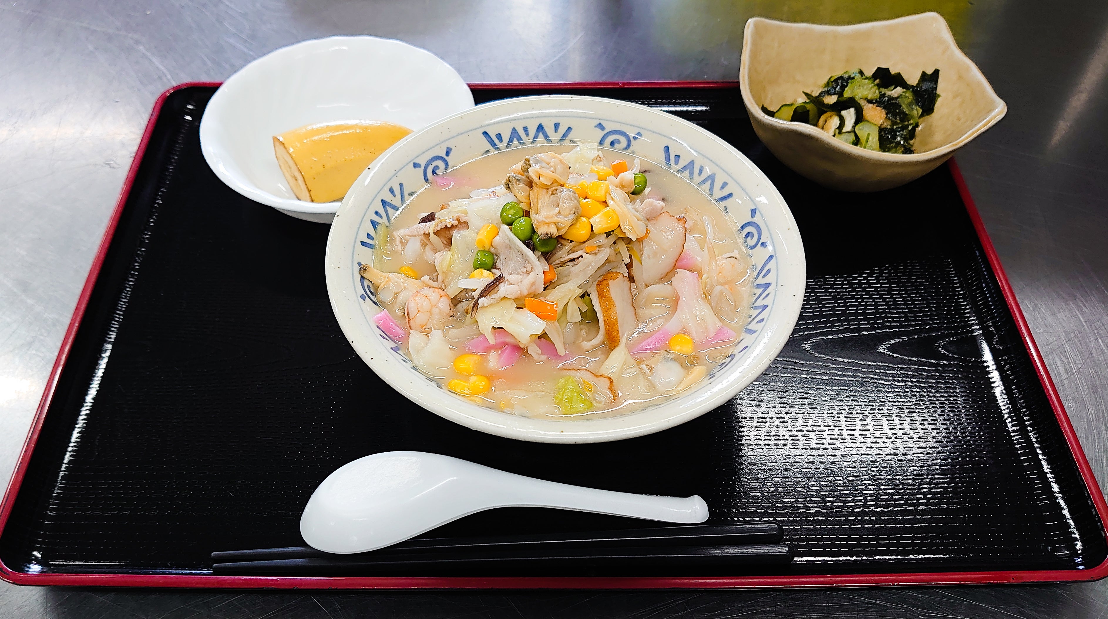 SDGs目標3・目標12】ソシオフードサービス、野菜の切れ端を活用