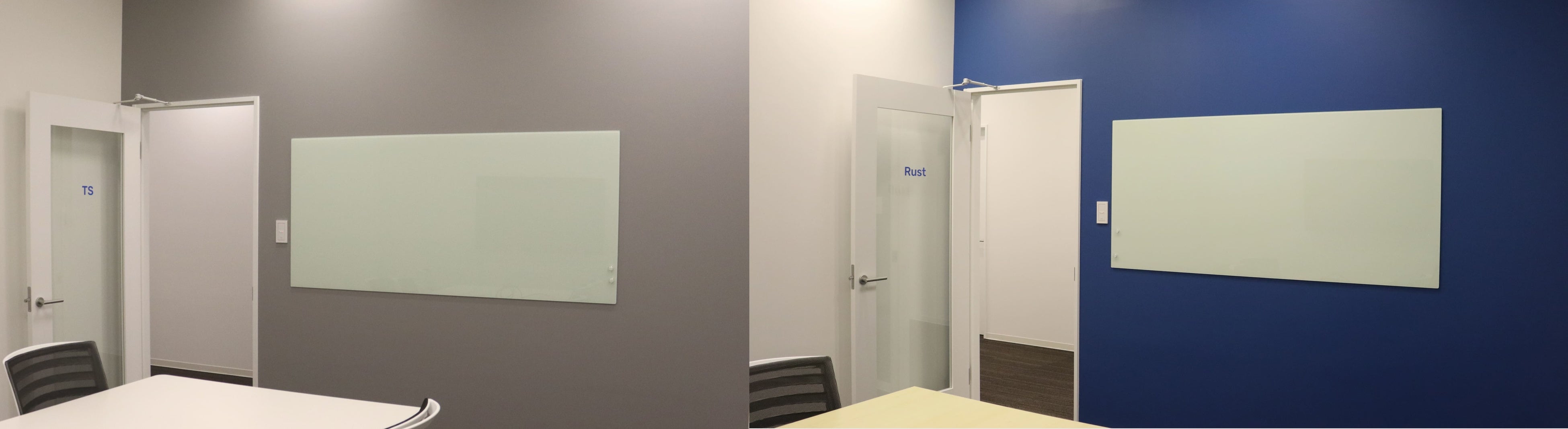 会議内容によって使い分け可能な会議室。「Findyグレー」は、開放的な雰囲気で発散系のブレストに最適。「Findyブルー」は、落ち着いた雰囲気で集中タイムに最適。