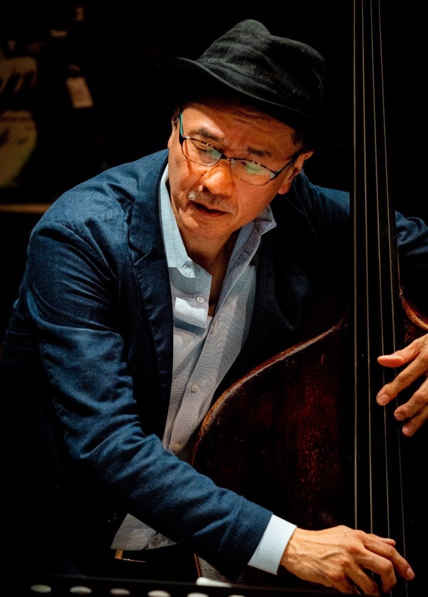 井上陽介（ベース）