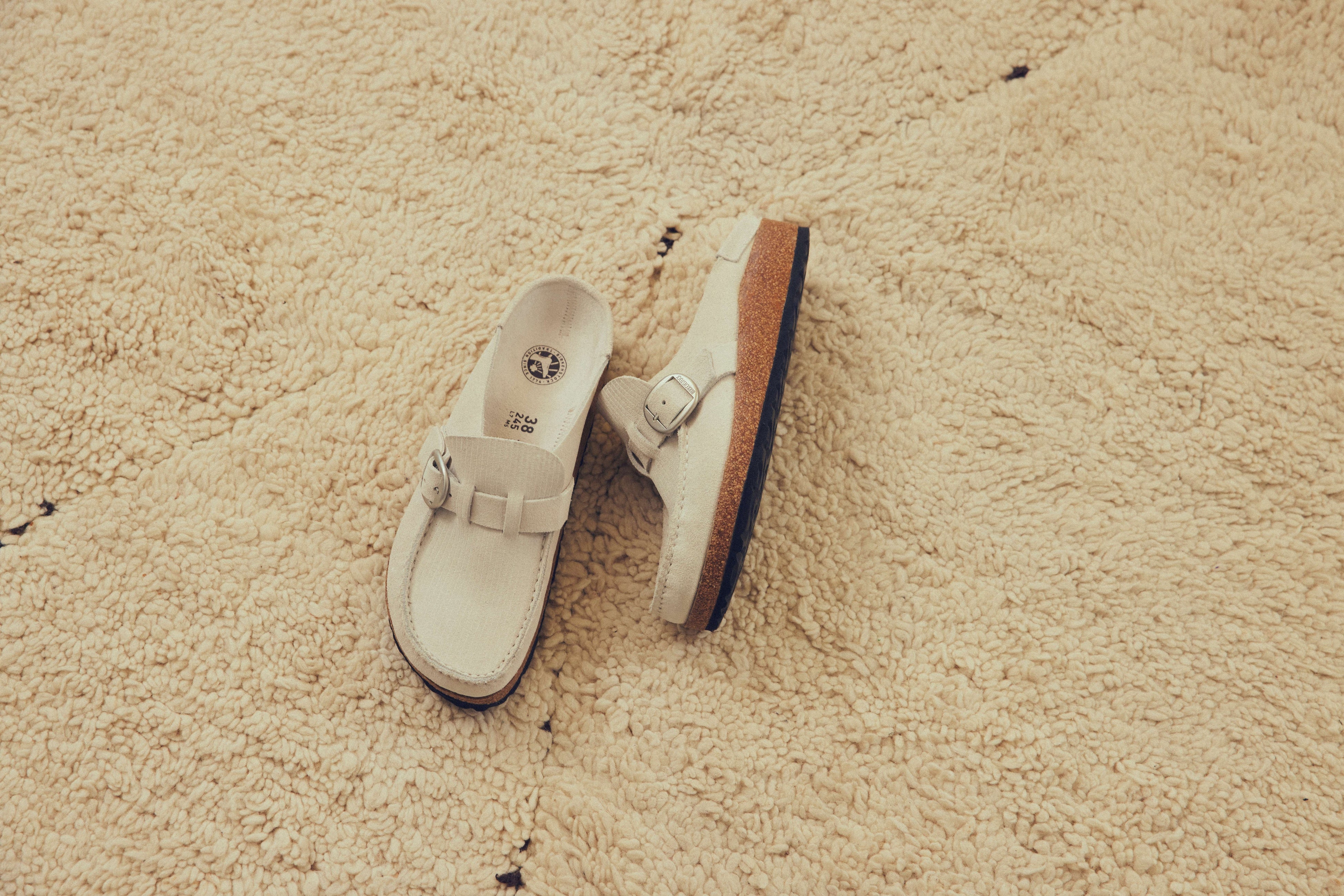 コーデュロイ　ビルケン　ブラック BIRKENSTOCKの秋冬コレクションよりコーデュロイシリーズが登場