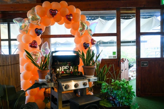 【愛知県名古屋市・屋内BBQ】父の日に”ありがとう”を伝えよう。家族3名以上でプレゼントとお花を無料でご用意。父の日キャンペーン、6月14日~21日開催 【愛知県名古屋市・屋内BBQ】父の日に”ありがとう”を伝えよう。家族3名以上でプレゼントとお花を無料でご用意。父の日キャンペーン、6月14日~21日開催