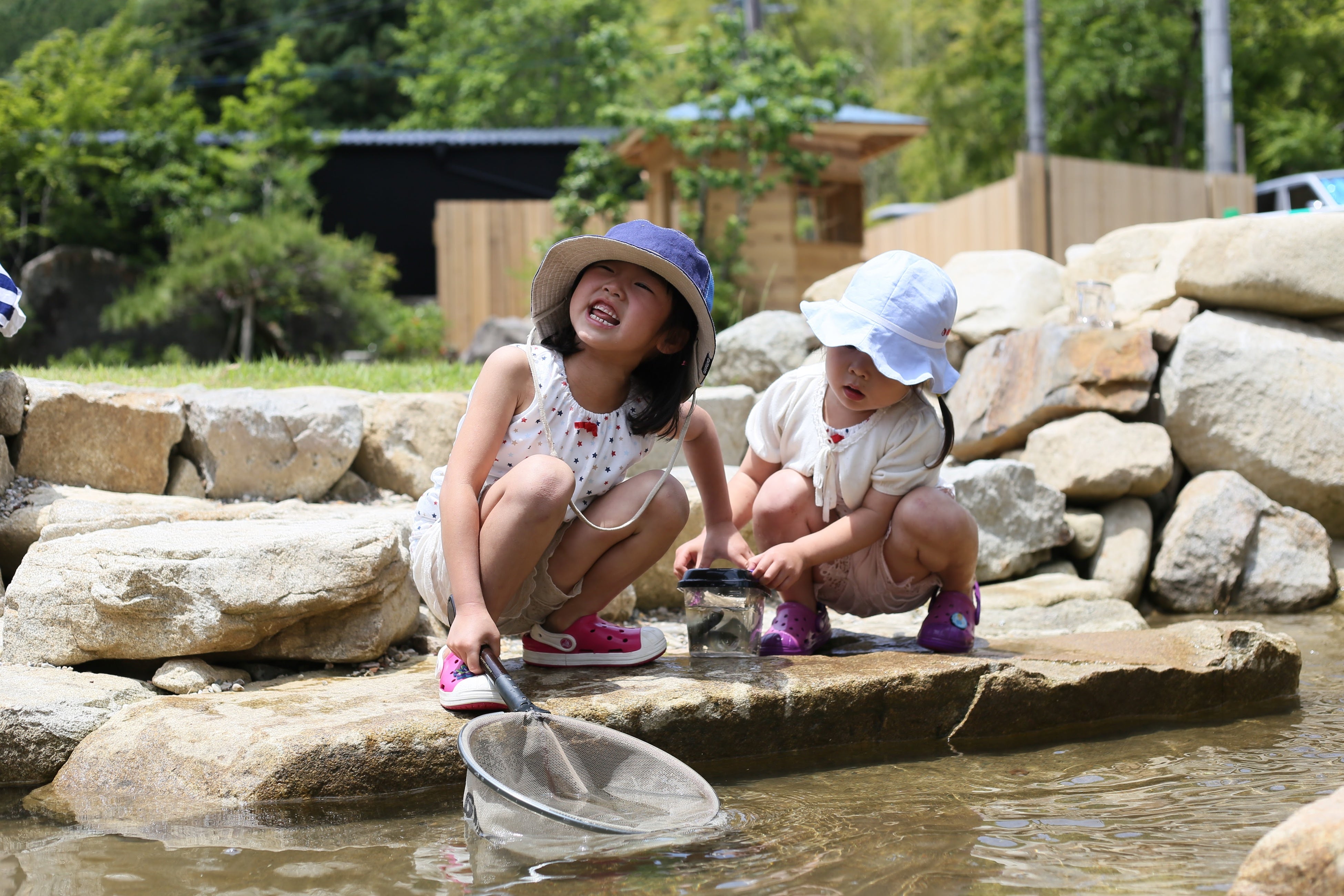 夏時期は川遊び・水遊びが自由に楽しめます！