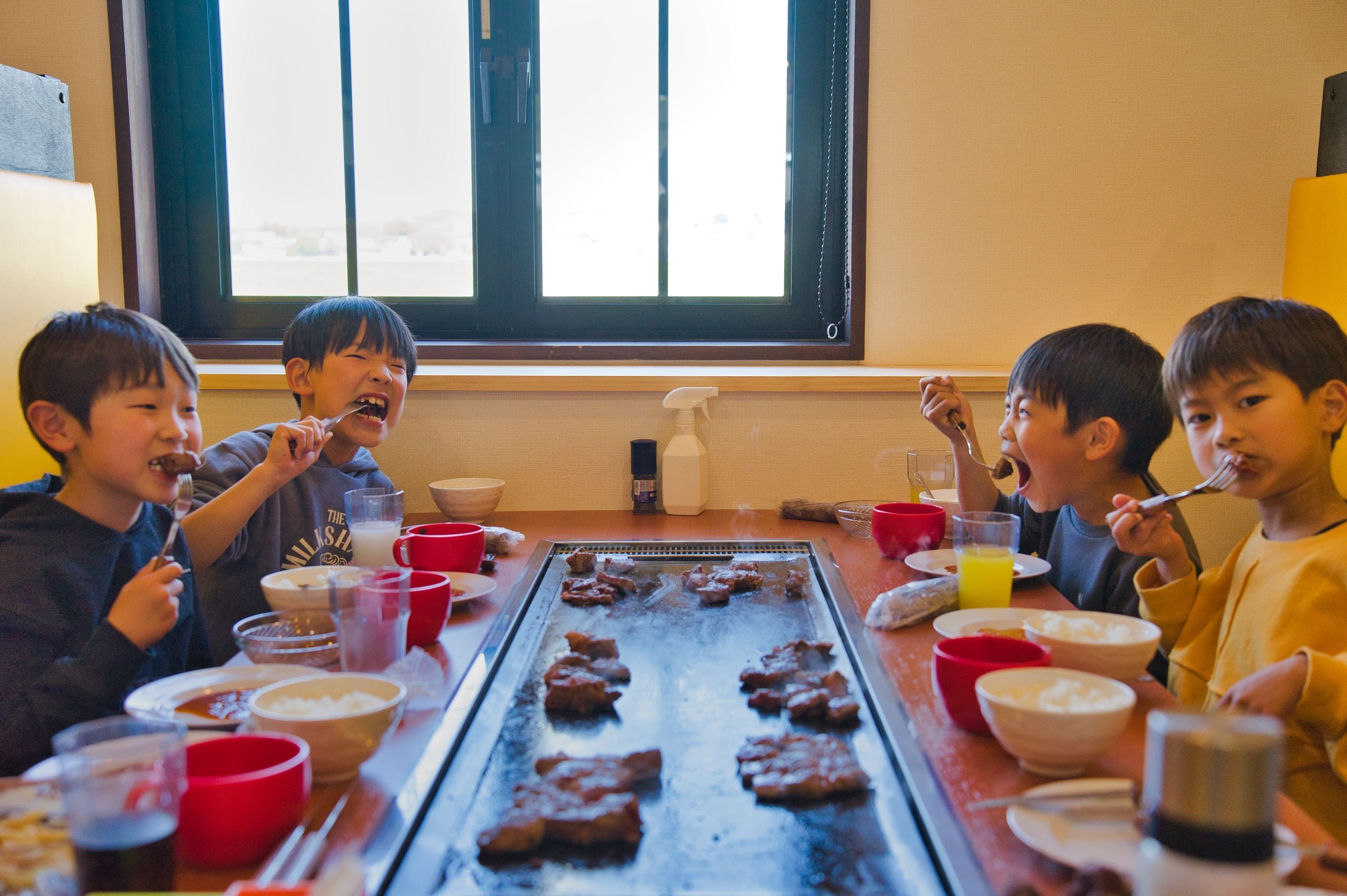 皆で食べるとやっぱり楽しい！