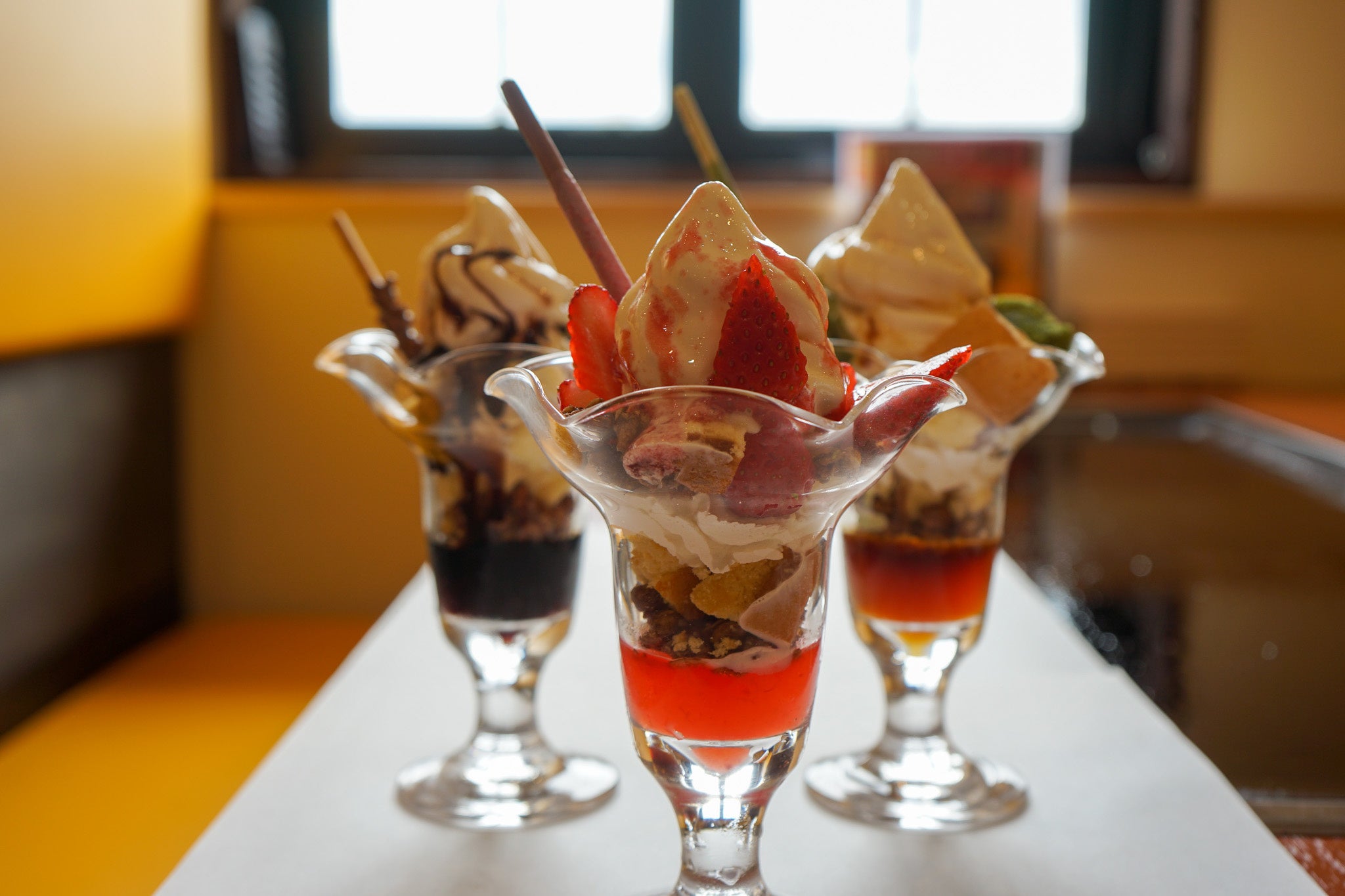 イチゴ、チョコ、和パフェのどれかをお伝えください♪